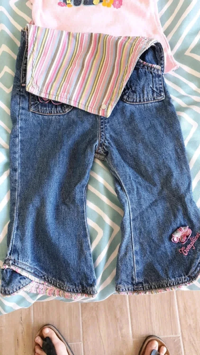 Conjunto macacão de jeans e camiseta Complices 18 meses – photo 6